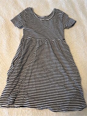 Girls size 10 Old Navy Black & White Striped Short Sleeve Dress.